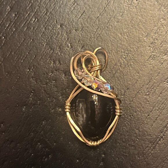 Gold Tone Wire Wrapped Pendant w/ Faux Onyx Stone and Clear Beads - Picture 1 of 3